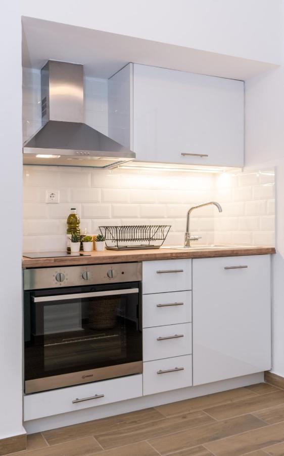 Wide Comfy Studio Apartment Centrally Located In Thissio Atenas Exterior foto